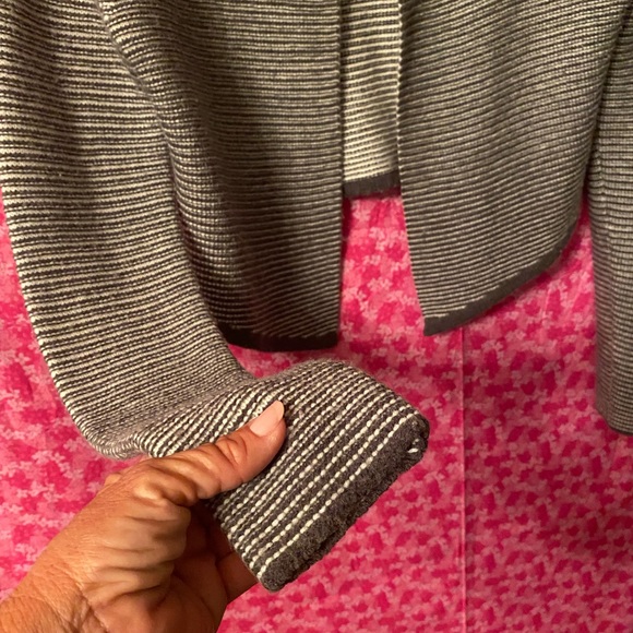 ♥️❄️Express Sweater Cover-up Size Large - Picture 3 of 6